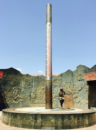 新疆高溫 沙子烤熟雞蛋交警鞋底 新疆高溫 沙子烤熟雞蛋交警鞋底