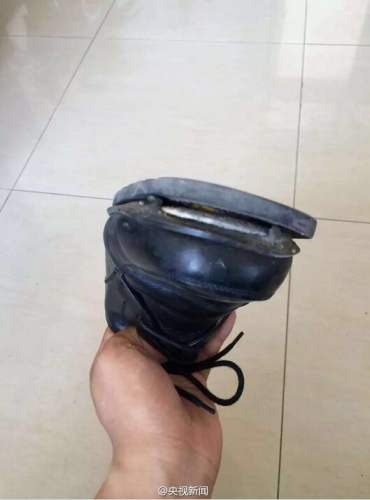 新疆高溫 沙子烤熟雞蛋交警鞋底 新疆高溫 沙子烤熟雞蛋交警鞋底