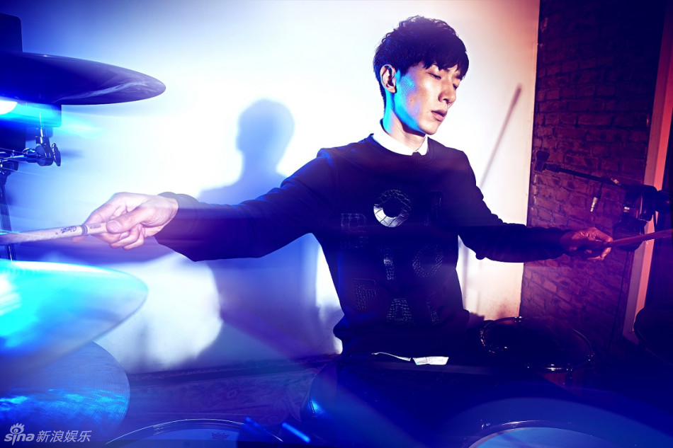 張亮張悅軒父子拍攝時(shí)尚大片 張亮張悅軒父子拍攝時(shí)尚大片