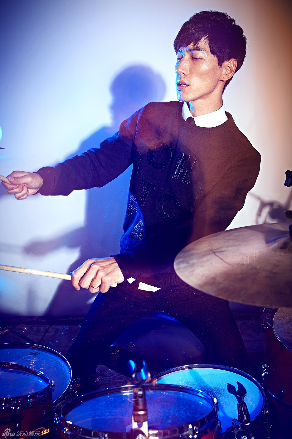 張亮張悅軒父子拍攝時(shí)尚大片 張亮張悅軒父子拍攝時(shí)尚大片