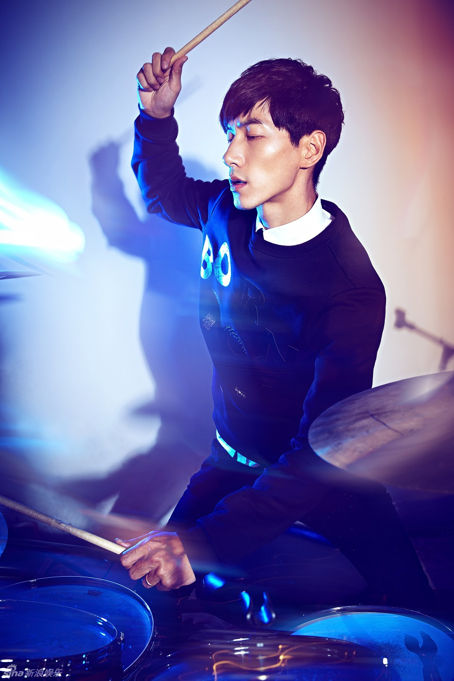 張亮張悅軒父子拍攝時(shí)尚大片 張亮張悅軒父子拍攝時(shí)尚大片