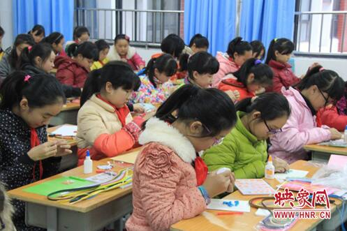 精心制作衍紙藝術(shù) 精心制作衍紙藝術(shù)