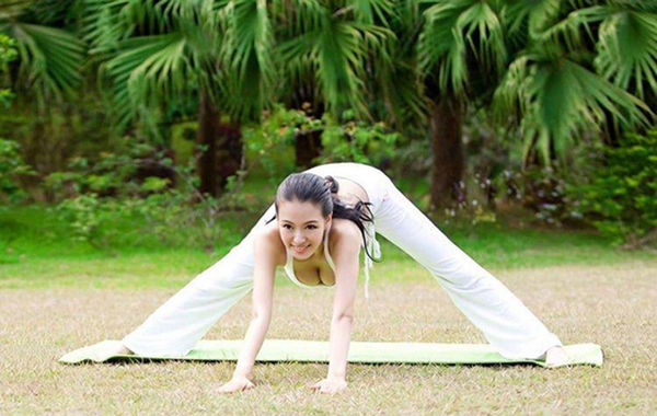 圖為瑜伽教母性感寫真。