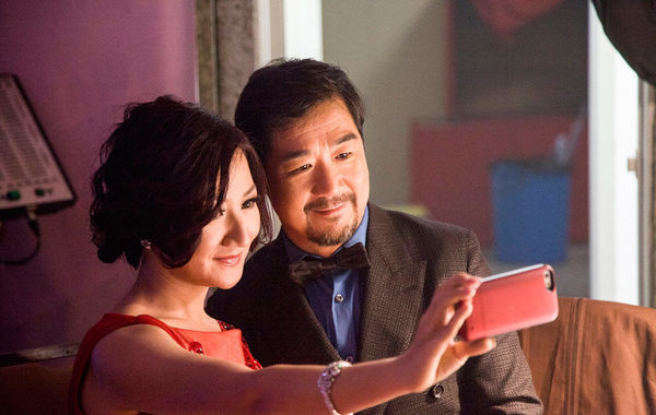 在主持晚會(huì)期間，張國(guó)立還與同場(chǎng)的女主持自拍合影。