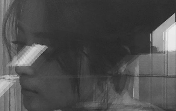 蔣勤勤吊帶美照。