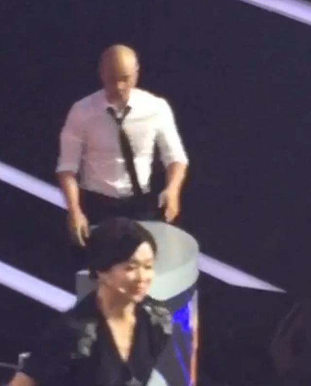 樂(lè)嘉回應(yīng)錄節(jié)目耍酒瘋 稱(chēng)“問(wèn)心無(wú)愧” 樂(lè)嘉回應(yīng)錄節(jié)目耍酒瘋 稱(chēng)“問(wèn)心無(wú)愧”