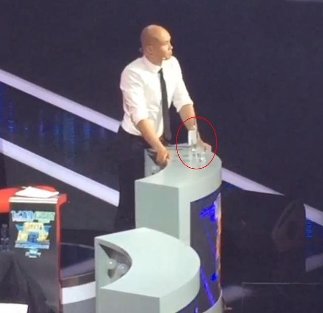 樂(lè)嘉回應(yīng)錄節(jié)目耍酒瘋 稱(chēng)“問(wèn)心無(wú)愧” 樂(lè)嘉回應(yīng)錄節(jié)目耍酒瘋 稱(chēng)“問(wèn)心無(wú)愧”