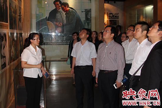 中信銀行鄭州分行開展“學(xué)習(xí)焦裕祿精神”主題活動(dòng) 中信銀行鄭州分行開展“學(xué)習(xí)焦裕祿精神”主題活動(dòng)