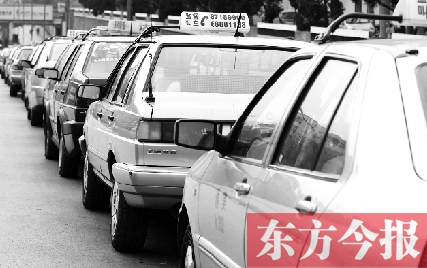 鄭州擬規(guī)定出租車公司不得亂收的哥管理費 鄭州擬規(guī)定出租車公司不得亂收的哥管理費