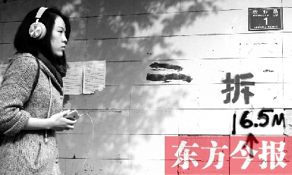 昨日，東方今報記者走訪農(nóng)業(yè)路沿線，看見“拆”字已上墻