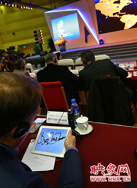 世界旅游城市市長聯(lián)盟簽名成立。