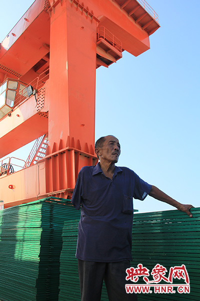 2014年7月31日，淅川縣九重鎮(zhèn)陶岔村獨臂護水員李進群在淅川渠首。