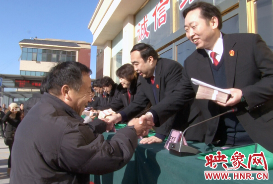 惠濟(jì)區(qū)法院發(fā)放執(zhí)行款現(xiàn)場(chǎng)