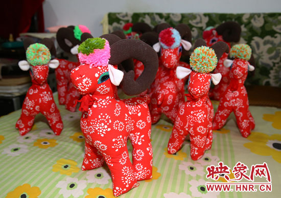 羊年來(lái)了，做一些紅紅的羊兒多喜慶