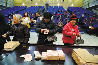 三名“專家”在京開講座 發(fā)雞蛋掛面騙23萬(wàn)元