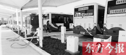 河南最大汽車充電站投用 可同時(shí)為250輛公交充電 河南最大汽車充電站投用 可同時(shí)為250輛公交充電