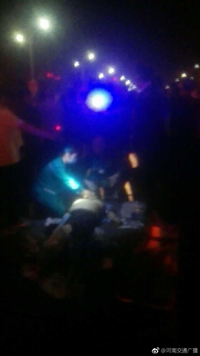 電動(dòng)車(chē)被面包車(chē)撞飛十幾米 騎車(chē)女子當(dāng)場(chǎng)死亡