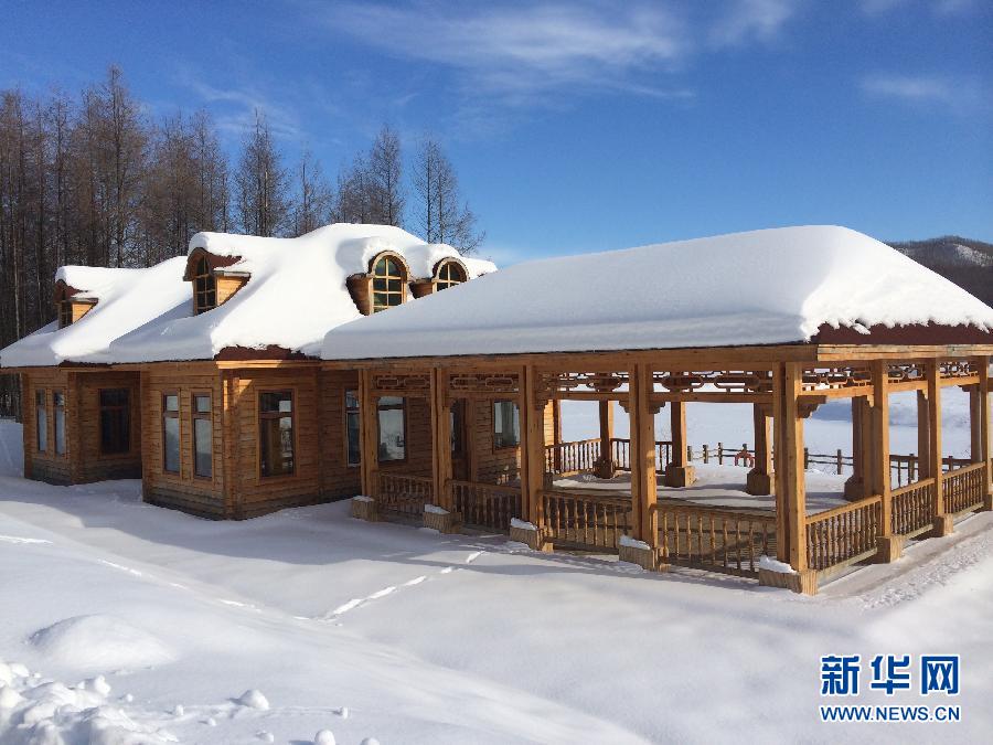 圖為穗豐園里的實木亭子（2013年12月8日攝）。