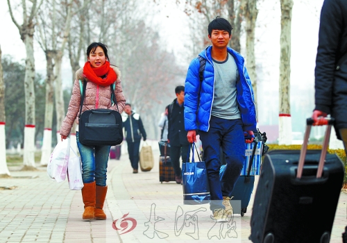 走進(jìn)熟悉的校園，看到熟悉的笑臉，就這樣懷揣著自信和目標(biāo)，迎接明天靠近下一站。