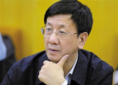 昨日，最高檢檢察長(zhǎng)曹建明在遼寧團(tuán)參加“兩高”報(bào)告分組審議。記者 陳杰 攝