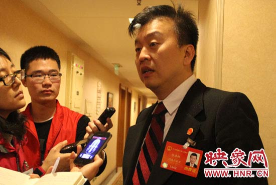 全國人大代表、中央電視臺(tái)綜藝頻道節(jié)目組主持人、河南省青聯(lián)榮譽(yù)副主席張澤群