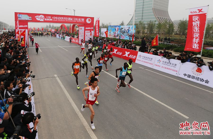 專業(yè)組選手起跑。