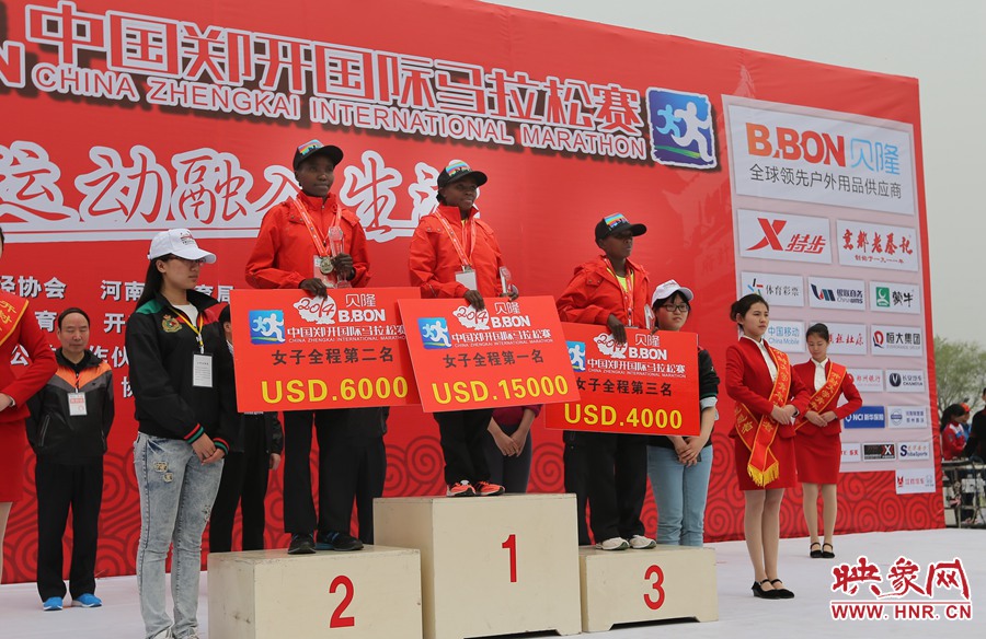 女子全程前三名選手。