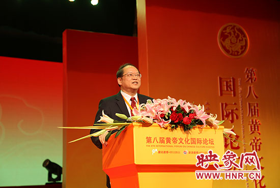 臺灣大學(xué)哲學(xué)系教授、美國耶魯大學(xué)哲學(xué)博士傅佩榮做演講