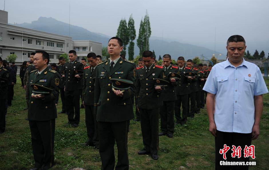 四川舉行紀(jì)念“4·20”蘆山地震一周年活動(dòng) 四川舉行紀(jì)念“4·20”蘆山地震一周年活動(dòng)