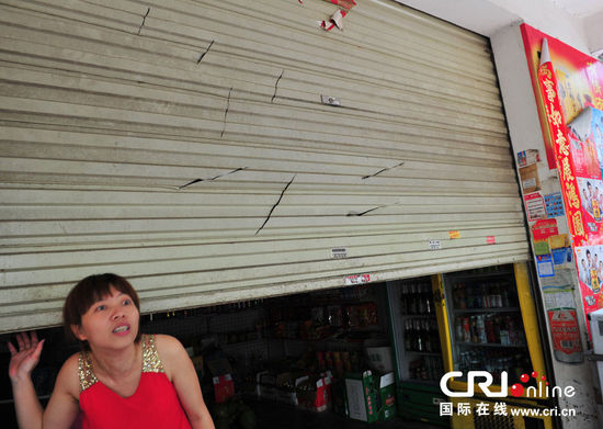 三亞發(fā)生打砸事件 10余輛車多個(gè)店鋪“受傷”(高清組圖) 三亞發(fā)生打砸事件 10余輛車多個(gè)店鋪“受傷”(高清組圖)