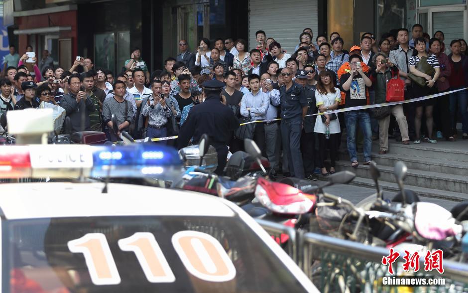 南京新街口一銀行發(fā)生劫持事件 劫持者已被抓獲 南京新街口一銀行發(fā)生劫持事件 劫持者已被抓獲