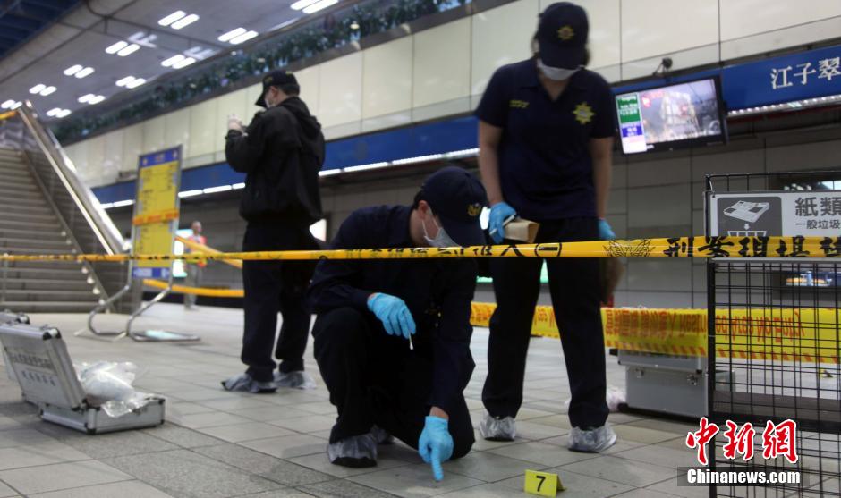 圖為新北市警察在現(xiàn)場(chǎng)勘查。中新社發(fā) 劉舒凌 攝