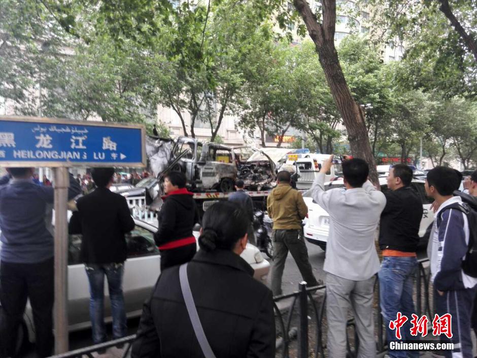 自治區(qū)和烏魯木齊市有關(guān)部門迅速處置，傷員已全部送往醫(yī)院救治。