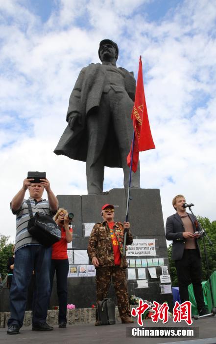 頓涅茨克市民眾要求"頓涅茨克人民共和國"加入俄羅斯 頓涅茨克市民眾要求"頓涅茨克人民共和國"加入俄羅斯