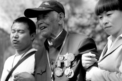 中國遠征軍老兵來參加活動。