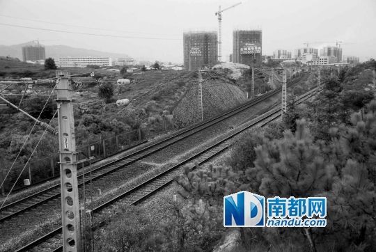 　東源縣法院院長被火車撞亡事發(fā)地段。