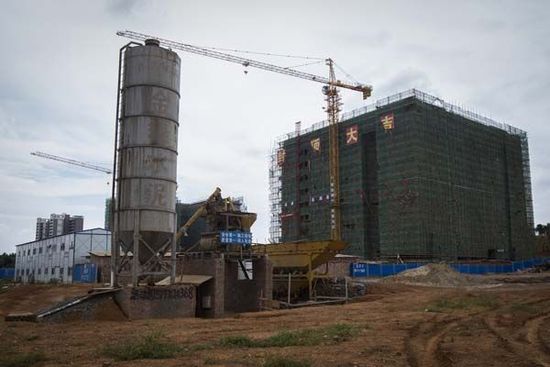 湖南貧困縣安仁疑偷蓋政府大樓:耗資2億(圖) 湖南貧困縣安仁疑偷蓋政府大樓:耗資2億(圖)