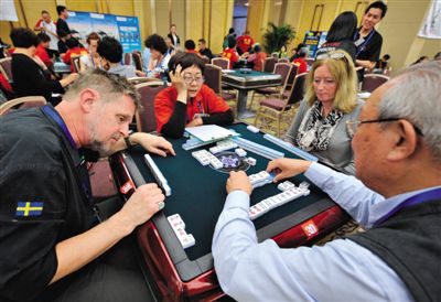 2012年10月28日，重慶，“第三屆世界麻將錦標賽”拉開戰(zhàn)幕，不少國外選手前來參賽。