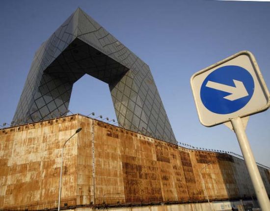 中央電視臺進入多事之秋，多名工作人員相繼被調查，公眾聲望一度下滑。