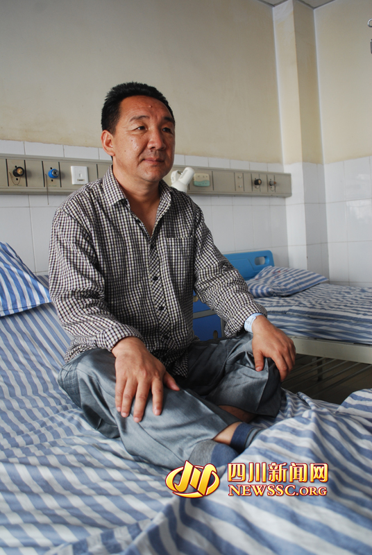病床上的馬建華，羅本平攝。