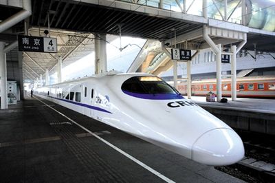 　白皮車 動車，高鐵基本全白色