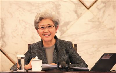 3月4日，十二屆全國(guó)人大三次會(huì)議在人民大會(huì)堂舉行新聞發(fā)布會(huì)，大會(huì)發(fā)言人傅瑩回答中外記者的提問(wèn)。