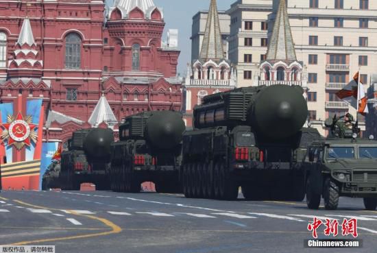 資料圖：2014年5月9日，俄羅斯舉行紀(jì)念衛(wèi)國戰(zhàn)爭勝利69周年的閱兵式，俄羅斯總統(tǒng)普京出席。