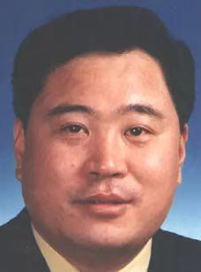 【盤點】“紅色通緝令”嫌犯在國外如何揮霍？