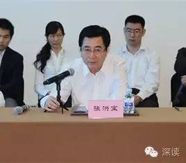 在天津紀(jì)委對(duì)王富強(qiáng)的通報(bào)中指出，王富強(qiáng)從“聽(tīng)黨的話，永遠(yuǎn)跟黨走，做讓黨放心的人”這一初心出發(fā)，吃過(guò)苦、流過(guò)汗，曾為天津港保稅區(qū)的建設(shè)和發(fā)展、為天津市招商引資工作作出過(guò)貢獻(xiàn)。貢獻(xiàn)被認(rèn)可、贊譽(yù)，其驕傲自滿情緒漸生，覺(jué)得