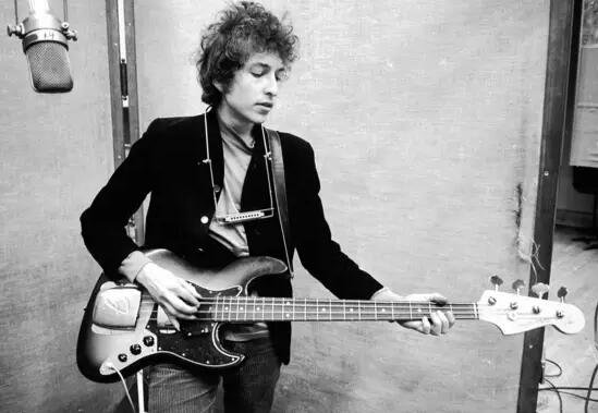 此處外事兒(微信ID：xjb-waishier)要替一個(gè)人心疼10秒鐘——自2009年以來連續(xù)八年被視為諾貝爾文學(xué)獎(jiǎng)熱門人選的日本作家村上春樹。