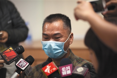 昨日，深圳，羅一笑的父親羅爾接受媒體采訪。圖/視覺中國