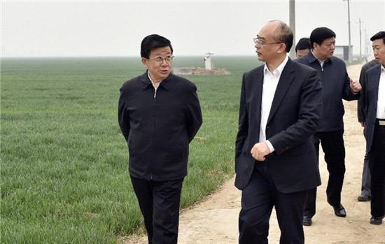 4月3日至4日，河北省委書記、省人大常委會主任趙克志，省委副書記、省政府黨組書記許勤在雄安新區(qū)調(diào)研。這是趙克志、許勤4日實地察看雄安新區(qū)核心區(qū)概貌。 圖片來源：河北新聞網(wǎng)