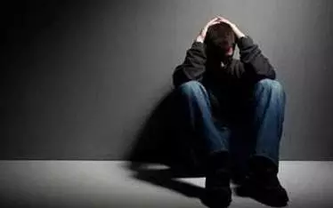 男女網(wǎng)上早戀遭反對 倆人竟用502膠把手粘到一起 男女網(wǎng)上早戀遭反對 倆人竟用502膠把手粘到一起