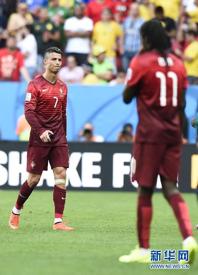 6月26日，葡萄牙隊(duì)球員克·羅納爾多（左）在比賽中。